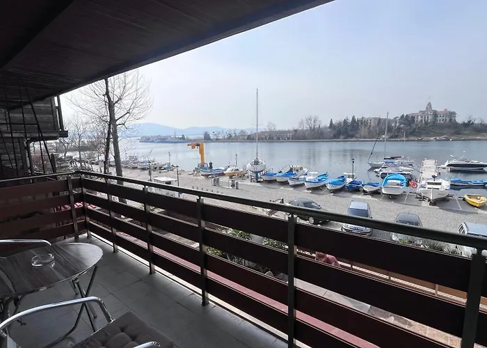 Cozi 2bd With Sea View In The Old Town Of Апартамент *