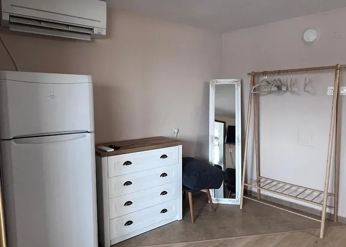 Cozi 2bd With Sea View In The Old Town Of Апартамент Созопол