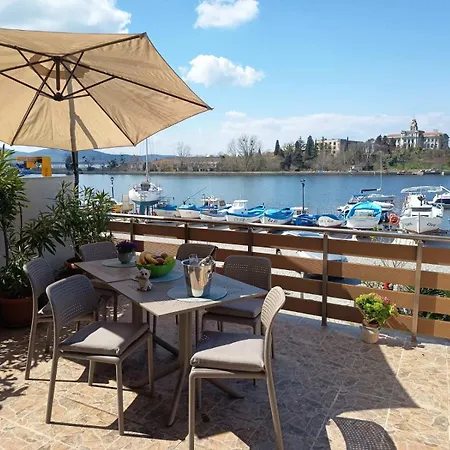 Apartment Cozi 2bd With Sea View In The Old Town Of