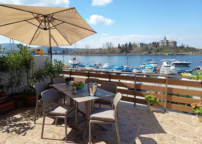 Apartment Cozi 2bd With Sea View In The Old Town Of